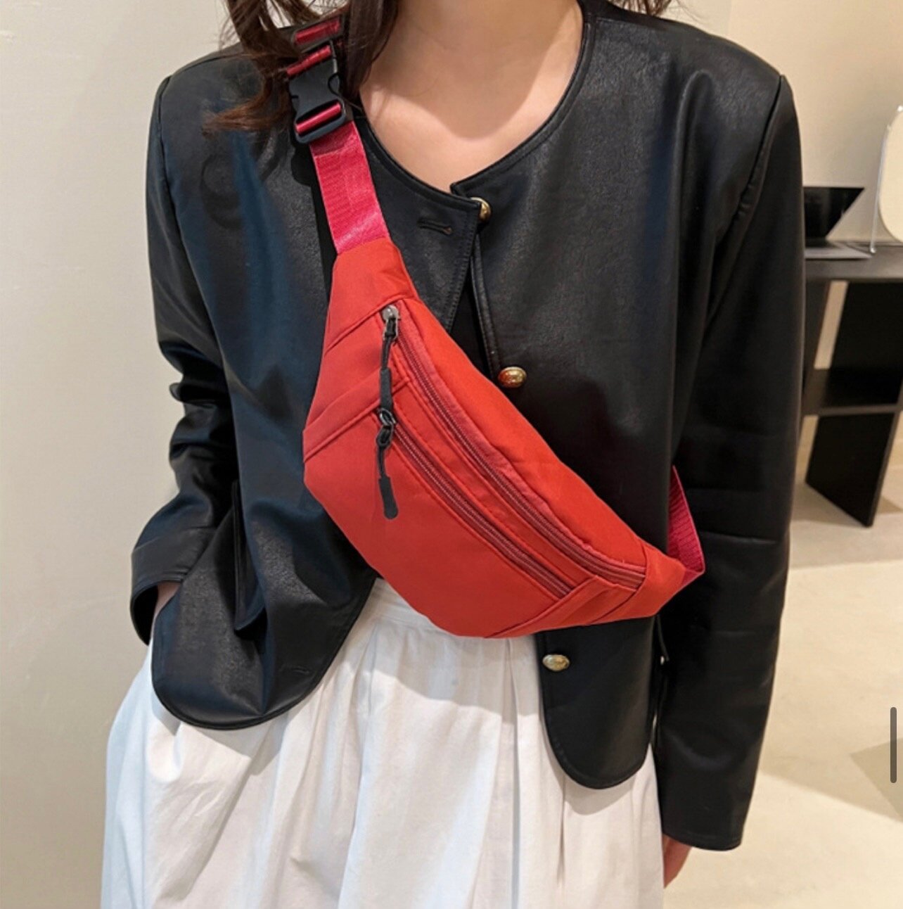 фото Сумка на плечо бананка / Поясная сумка через плечо тканевая унисекс / Бананка для бега на пояс / Барсетка нагрудная