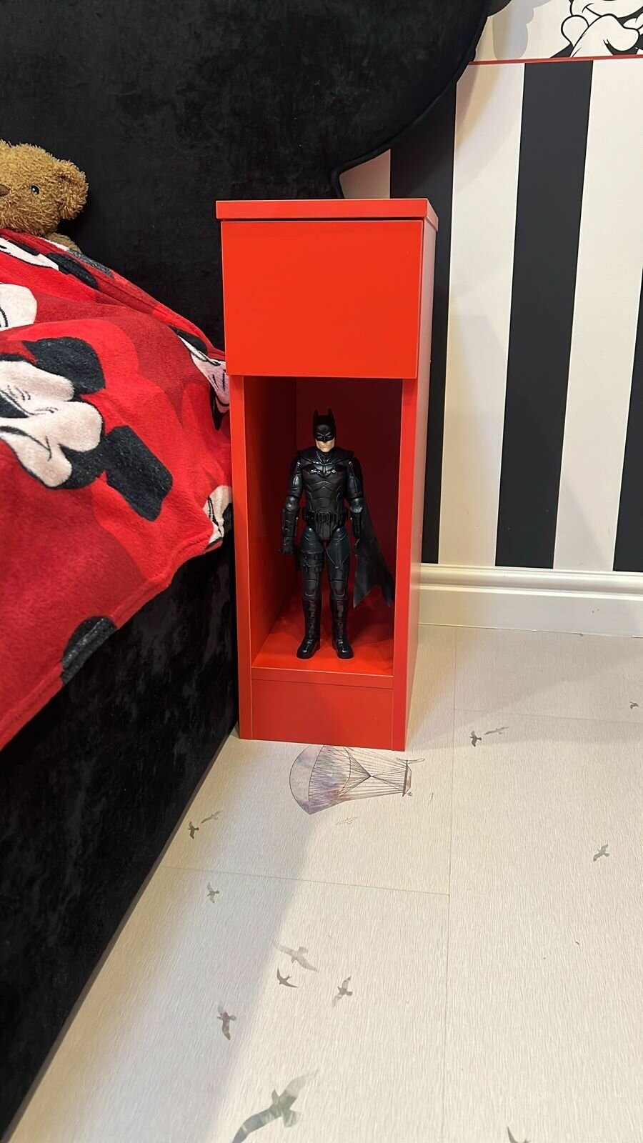 фото Тумба прикроватная, узкая красная