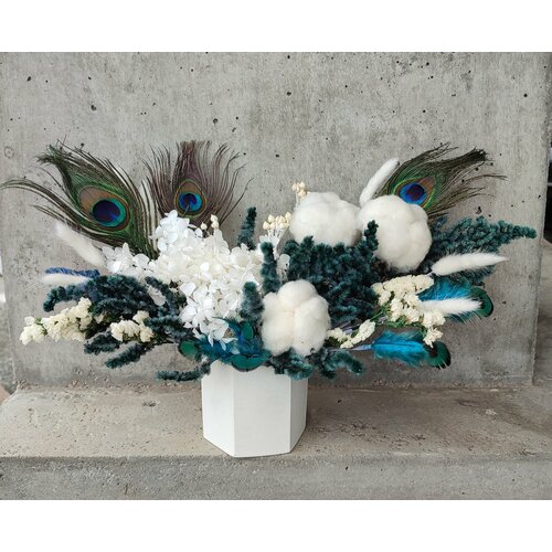 Сухоцветы и Стабилизированная Гортензия в бетонном кашпо 4590₽