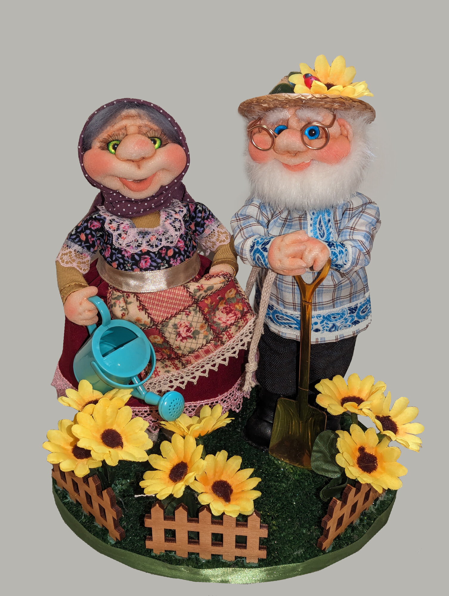 Игрушки ручной работы "Дедушка и Бабушка на даче"