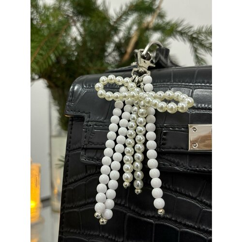 Брелок SIDORINA SOFIA ACCESSORIES гладкая фактура белый 1000₽