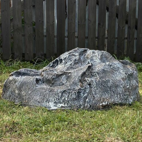 Изображение товара Садовая фигурка Камень-крышка декоративная на люк септика\колодца 108х102х45