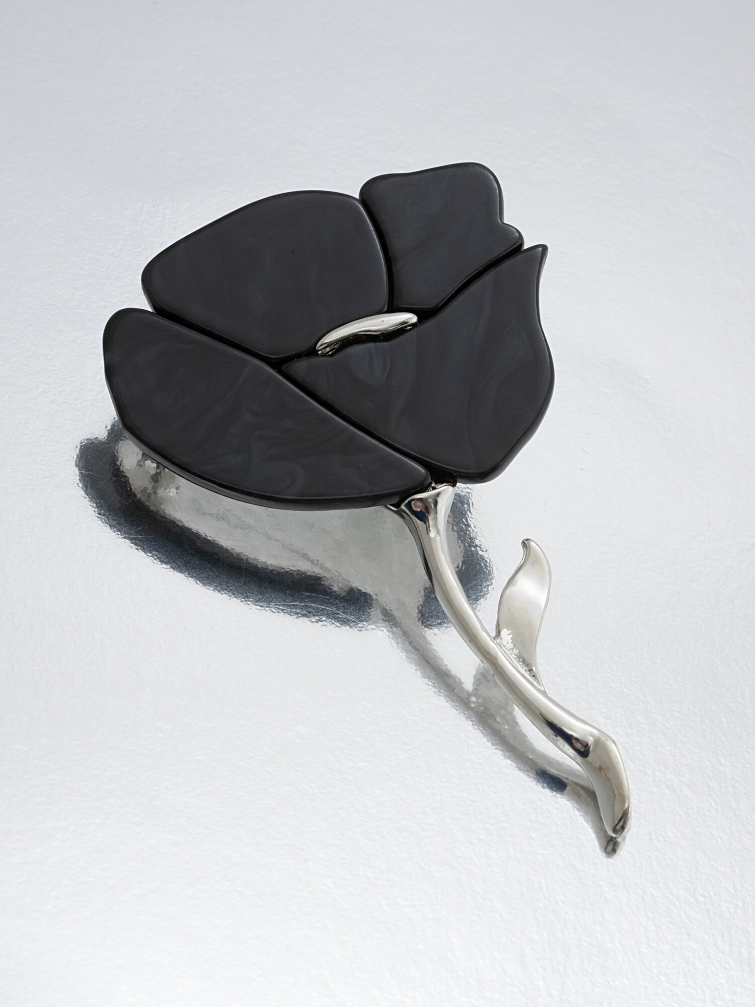 Брошь ЖемАрт, акрил, серый, серебряный — фото 1