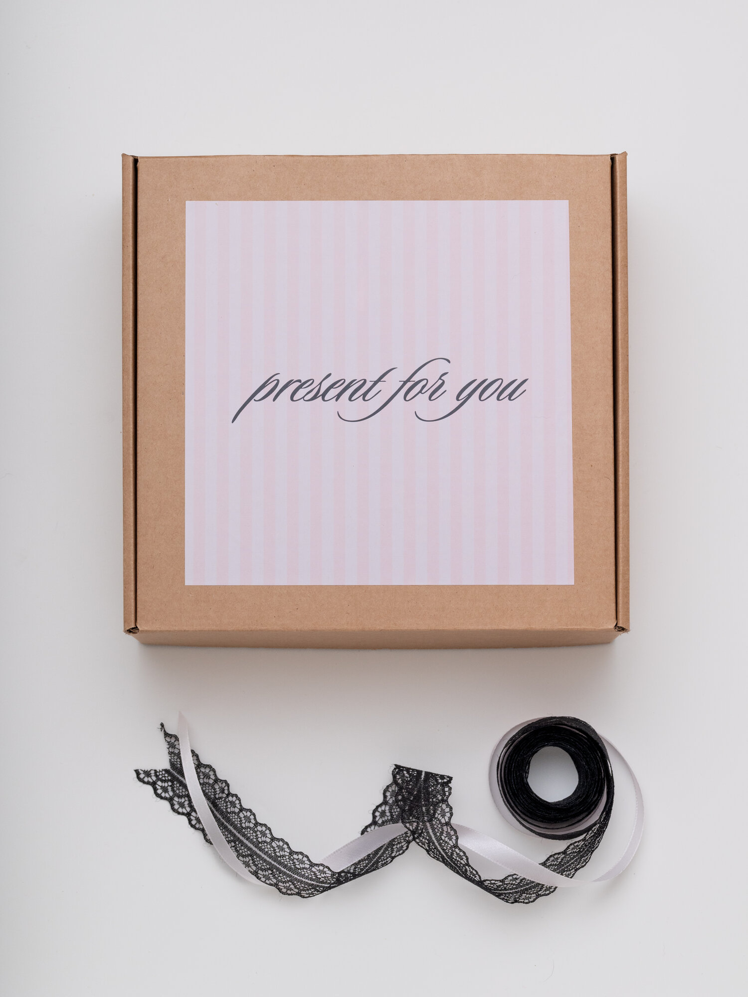 Коробка подарочная "Кружево", 22x22x10 см, чёрная, с атласной лентой — фото 1