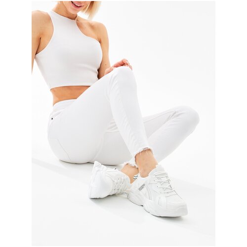 фото Женские белые кроссовки / mogamo