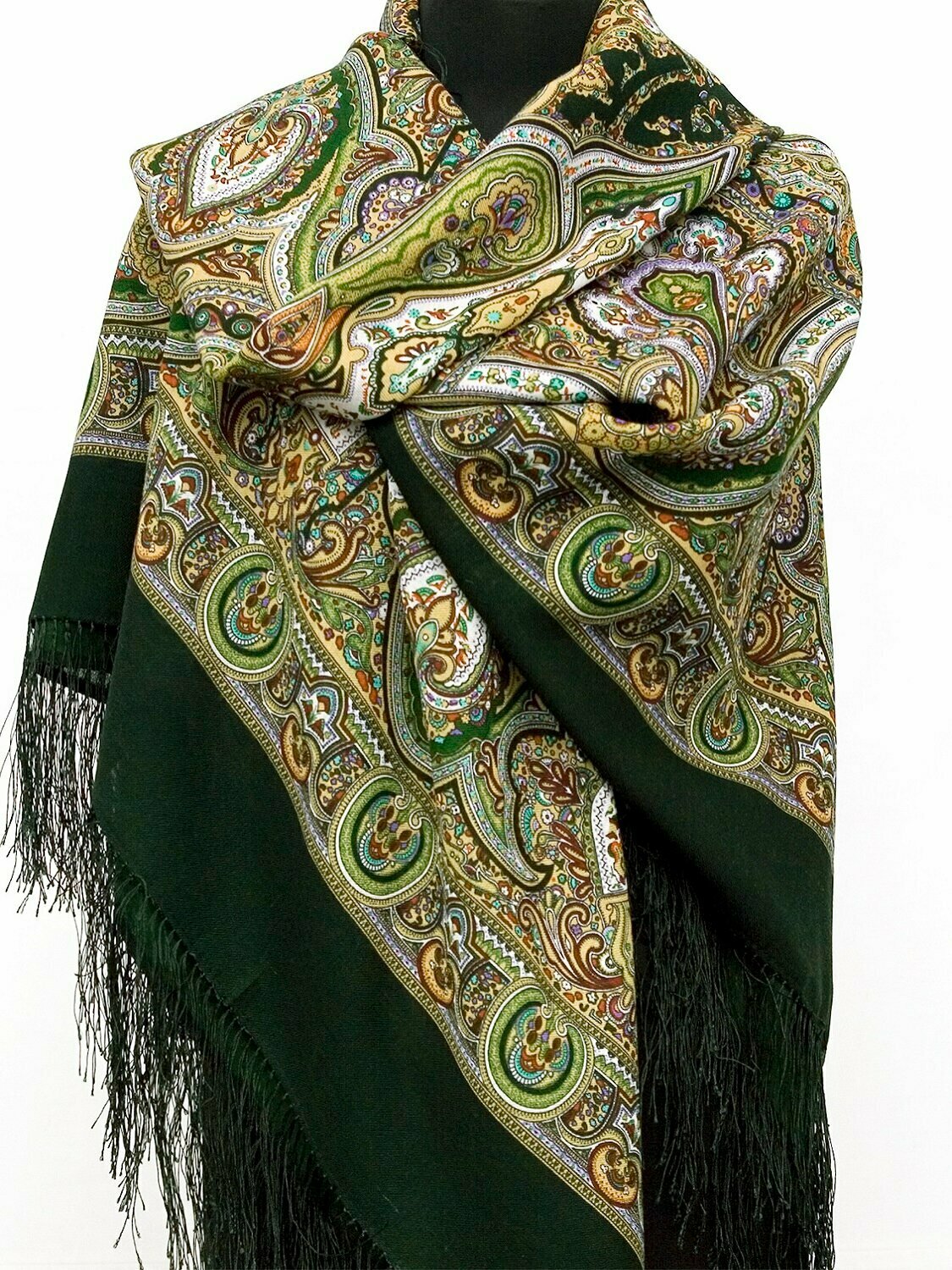 Шерстяной платок Павловопосадские платки Испанский 10, зеленый, 146 х 146 см - фотография № 2