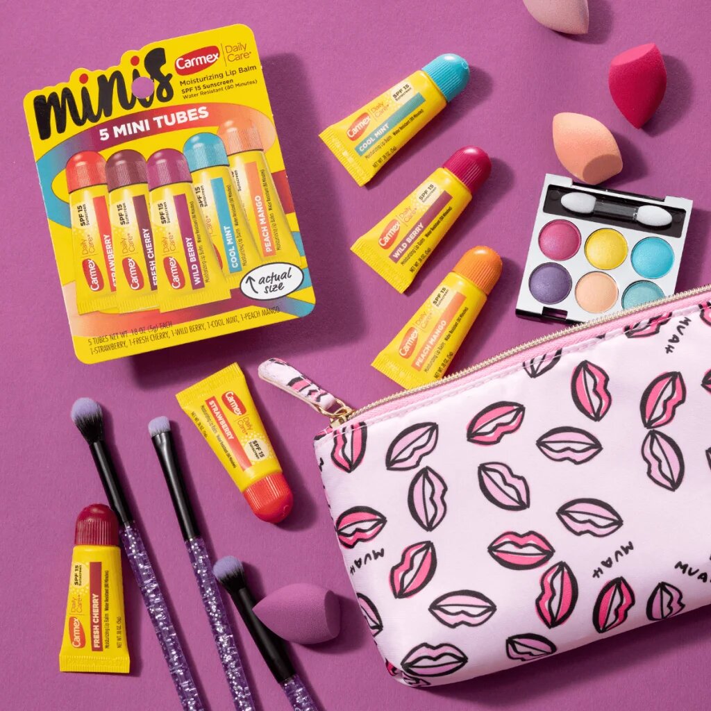 Изображение Carmex Daily Care Minis 5, Набор бальзамов для губ Кармекс 5 штук (клубника, вишня, лесная ягода, мятный, персик манго)