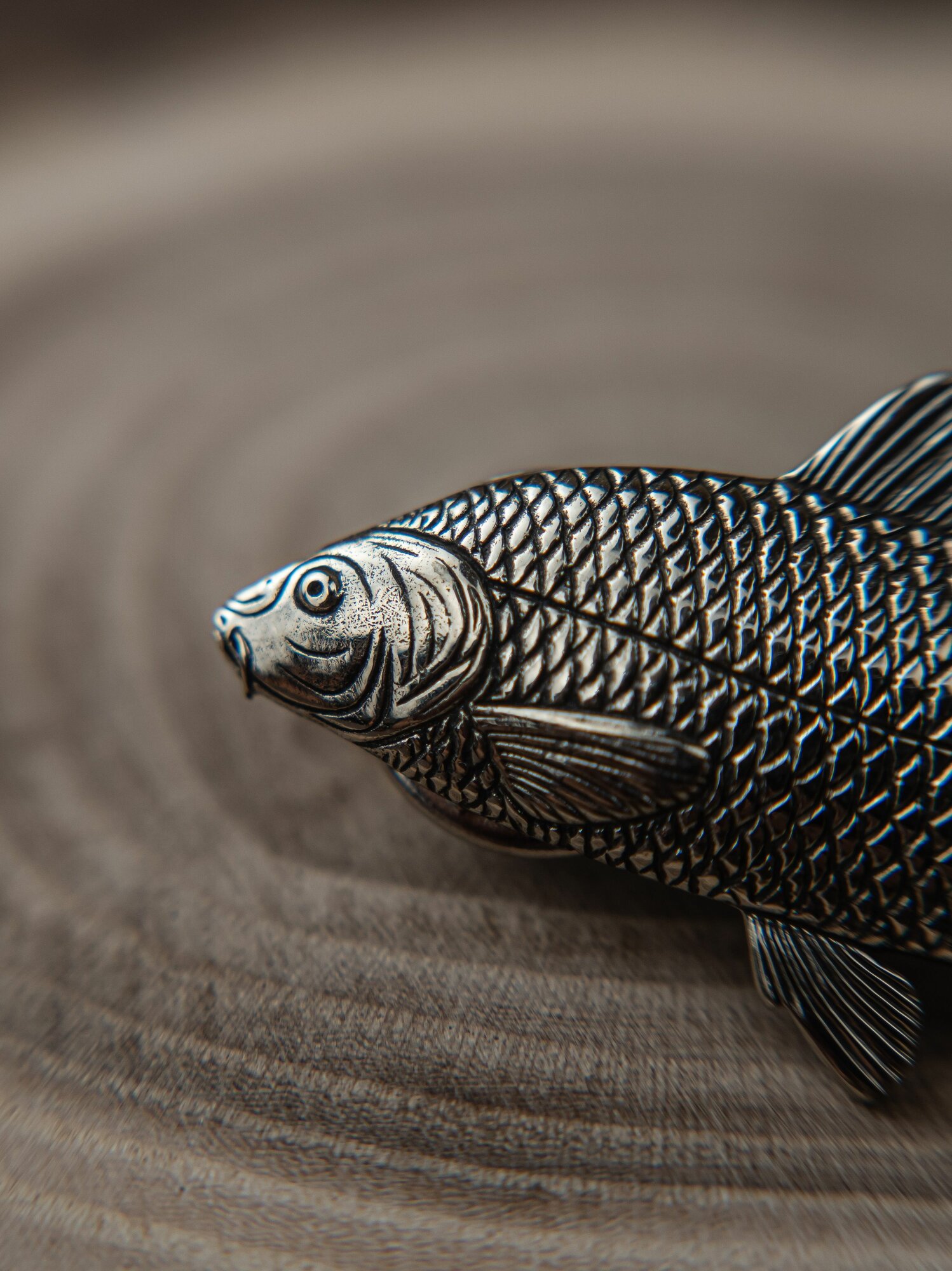 Значок ReD, 1 шт., серебряный — фото 1