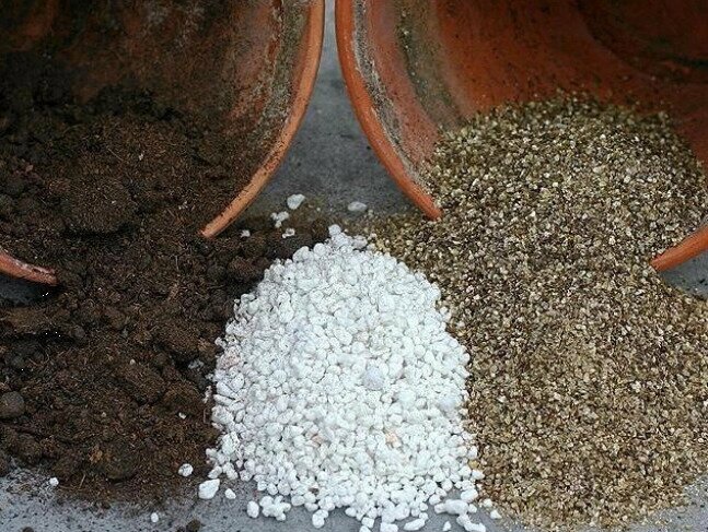 Агроперлит 2 л - кондиционер для почвы, для улучшения структуры грунта, насыщения кислородом и полезными веществами