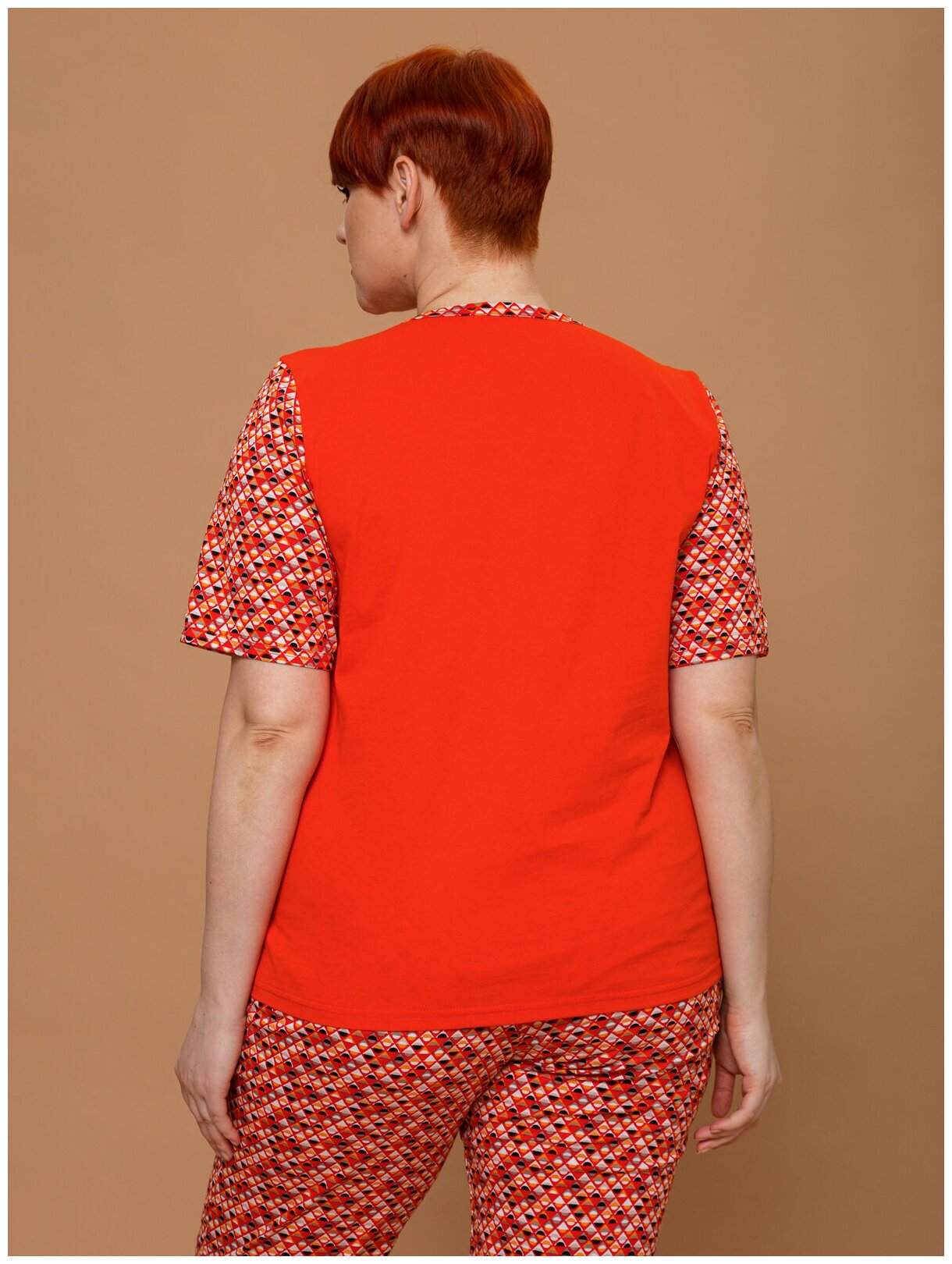Домашняя женская пижама Алтекс с футболкой и бриджами красная, размер 60 - фотография № 6