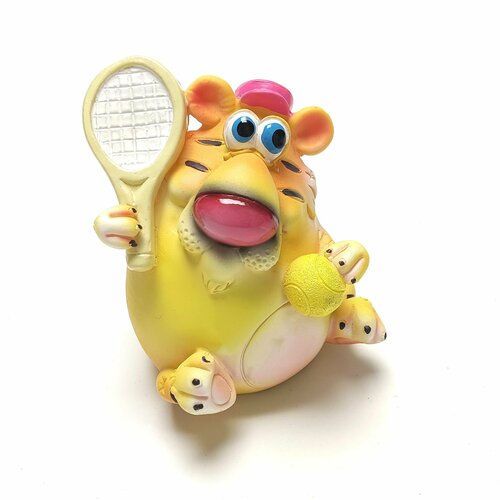 Копилка для денег. Тигруля теннисист. Символ года. С клапаном. 9,5 см