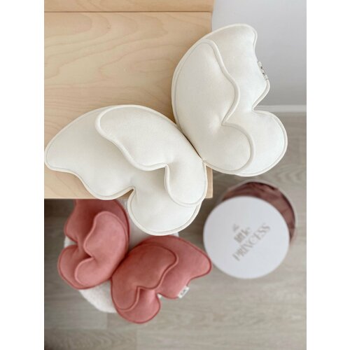 Декоративная подушка-игрушка Бабочка белая 40х25