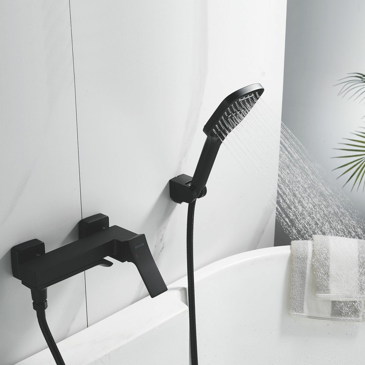 Смеситель для ванны однорычажный Shevanik S4002H, Черный — фото 1