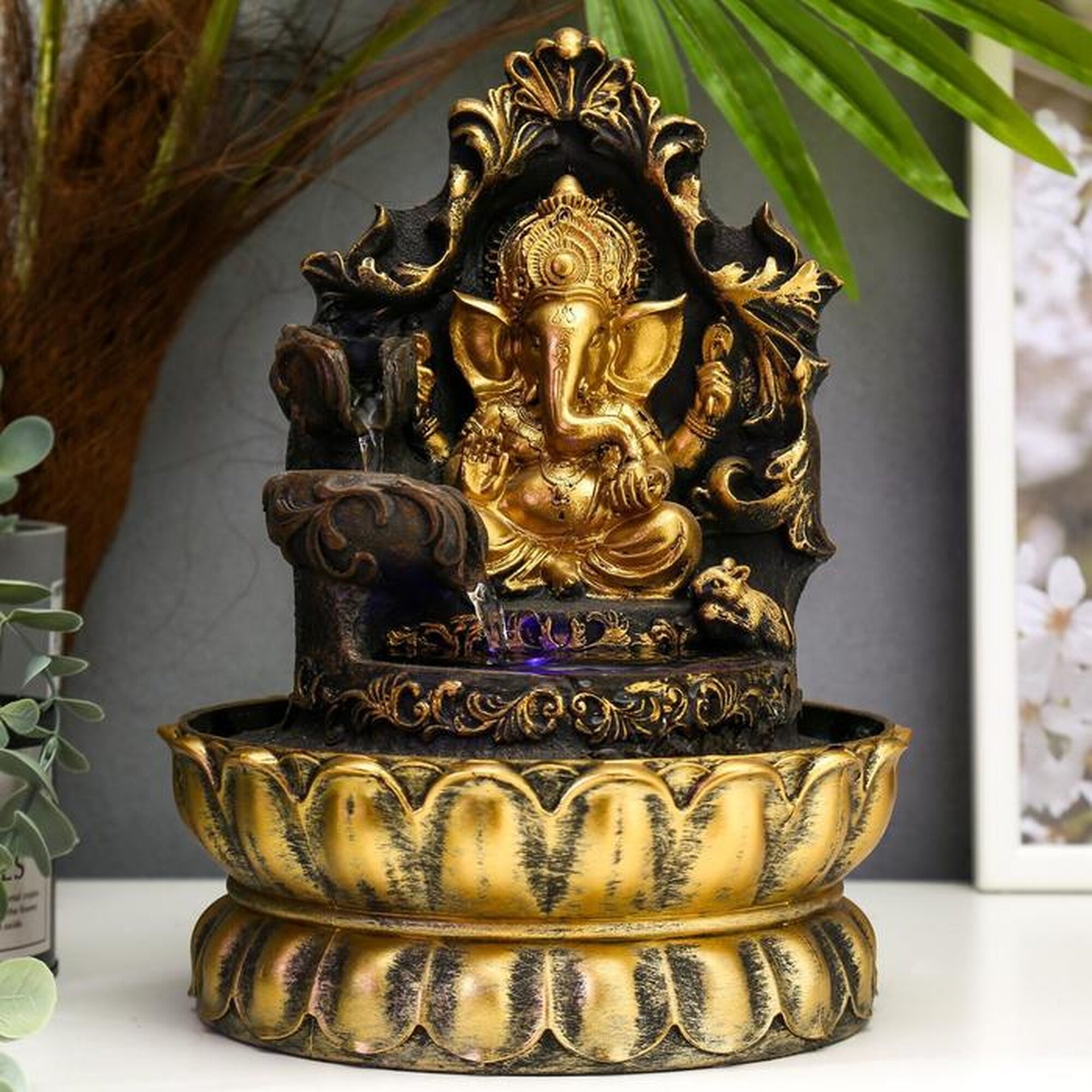 Фонтан настольный от сети подсветка "Золотой Ганеша на ажурном троне" 28х205х205 см