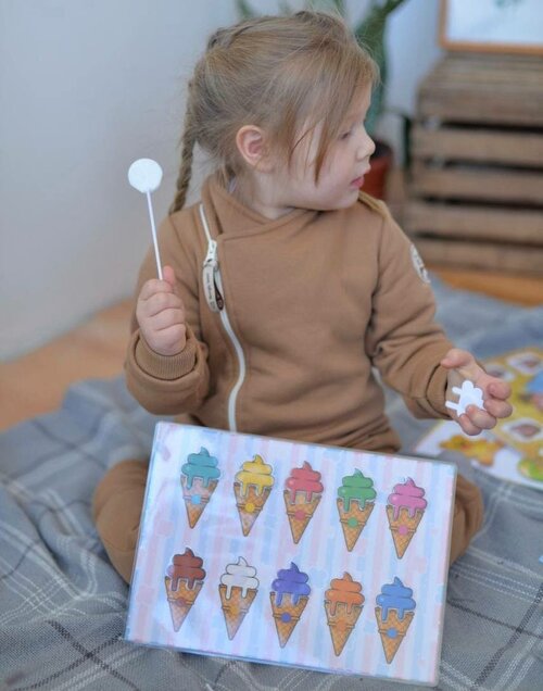 Настольная развивающая игра на липучках для малышей подбери по цвету мороженое