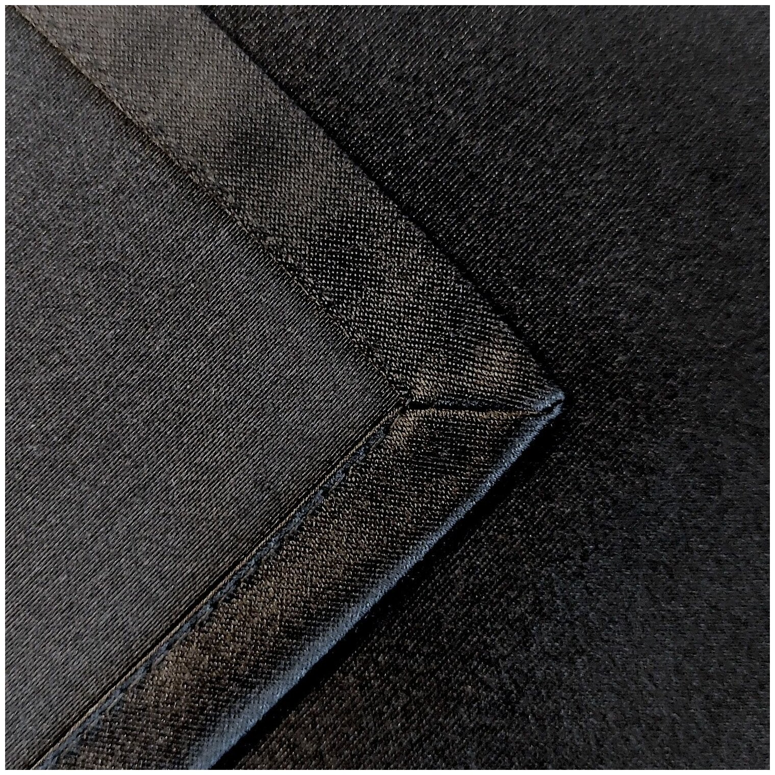 Скатерть 90x130 см. цвет черный без рисунка с пропиткой от загрязнений - фотография № 3