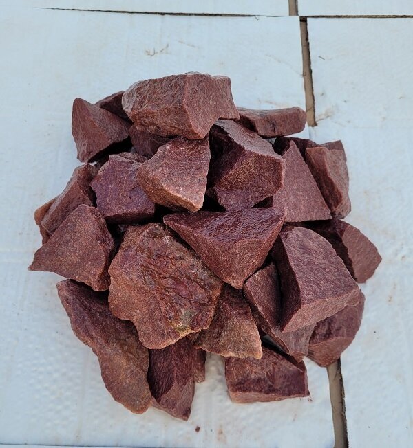 Малиновый кварцит колотый камни для бани сауны сорт премиум 4-8 см 10 кг