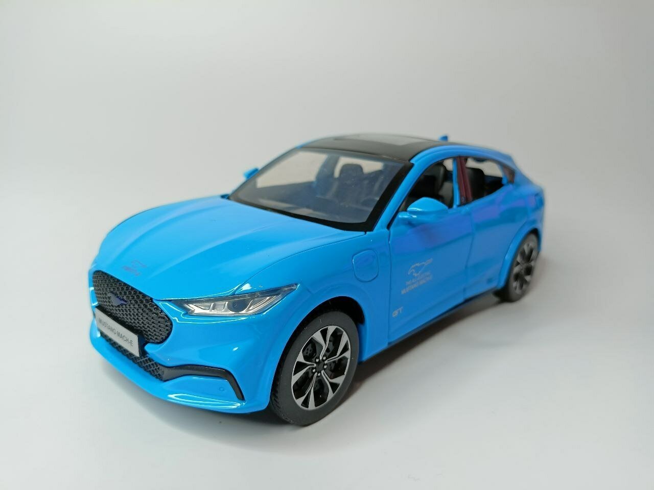 Коллекционная машинка игрушка металлическая Ford Mustang Mach-E для мальчиков масштабная модель 1:24 синяя