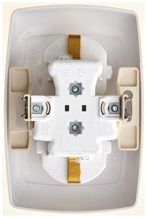 фото Розетка Schneider Electric RS16-226-BI РОНДО, 16 А, с защитной шторкой, с заземлением