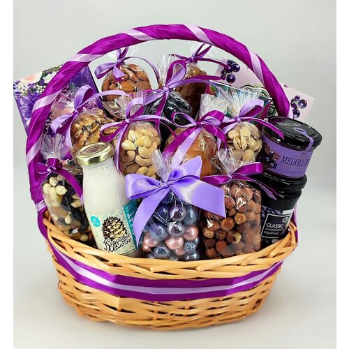 Подарочная корзина  Фиолетовый кристалл (860) набор конфет конфаэль чернослив с имбирем в шоколадной глазури 180 г