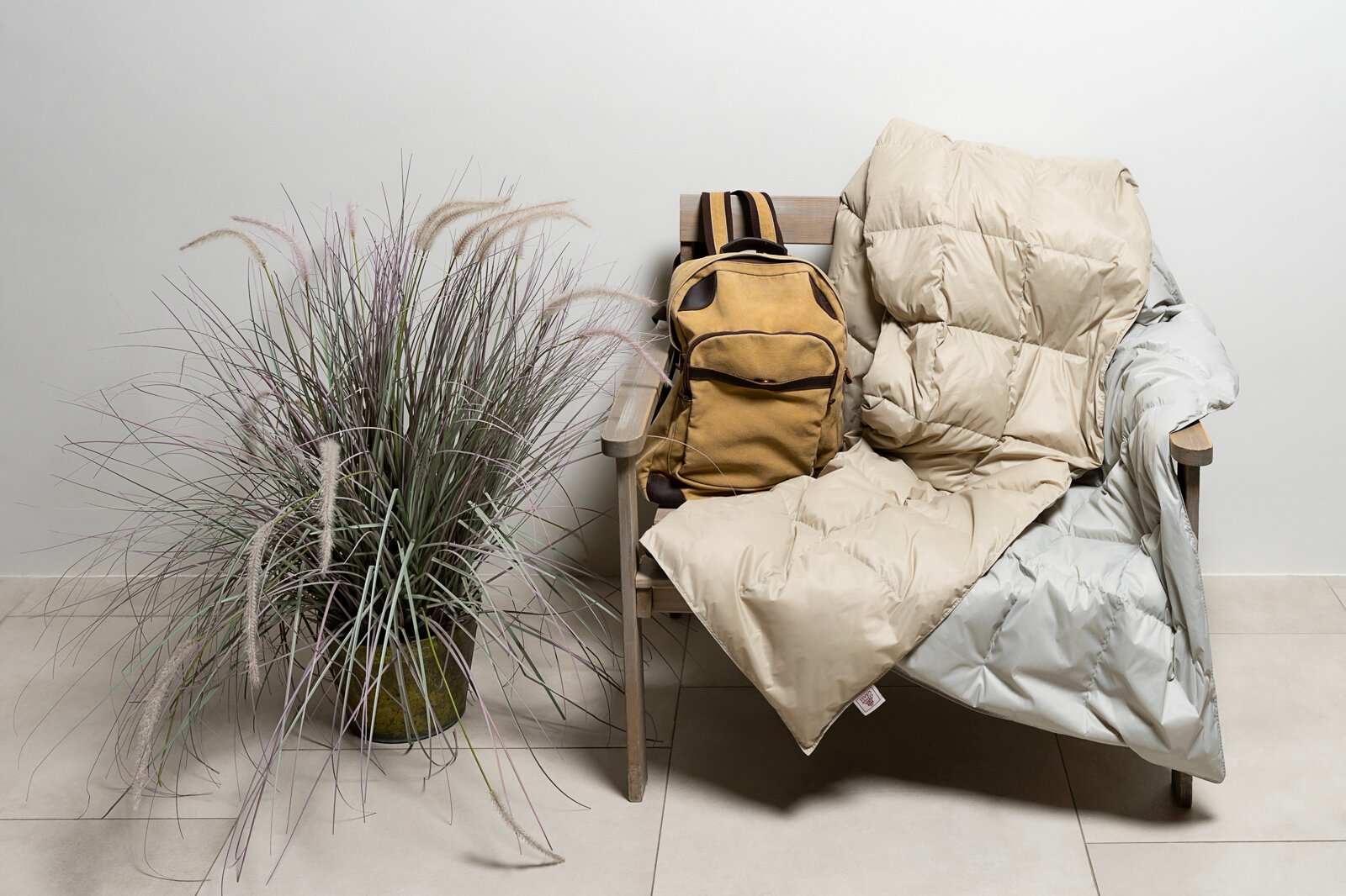 фото Дорожный плед пуховый Travel Plaid Grass grey-beige 140х200