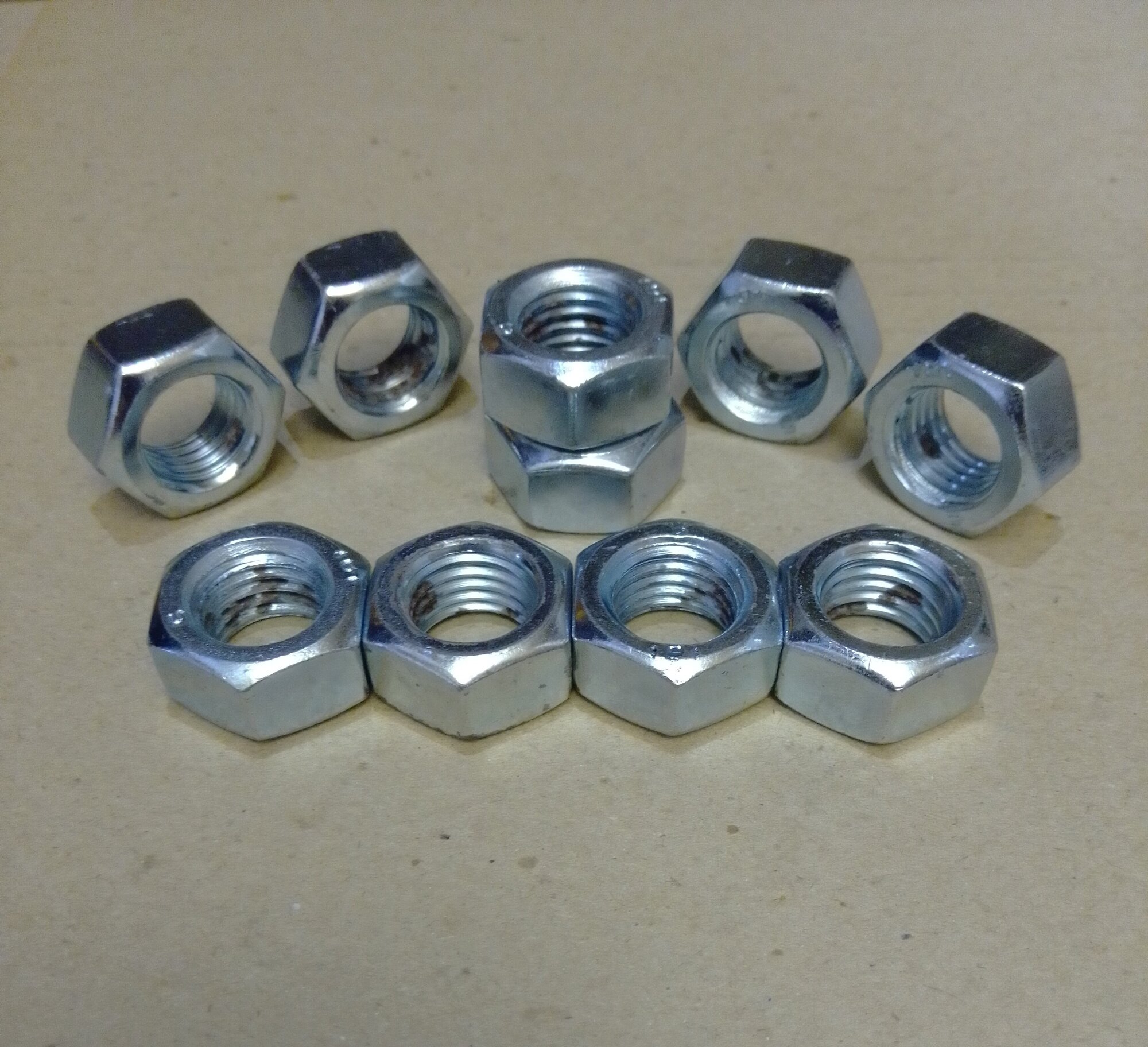 фото Гайка М16х2 для автомобилей универсальная,250560-п29. Красная Этна. Комплект из 10 штук.