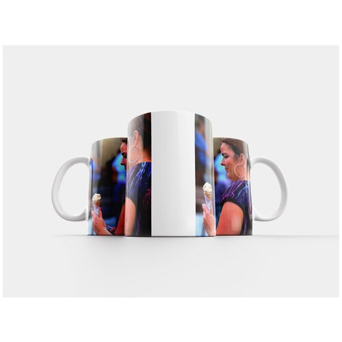 фото Кружка "женщина, едят мороженое, мороженое" 320 мл lotsprints