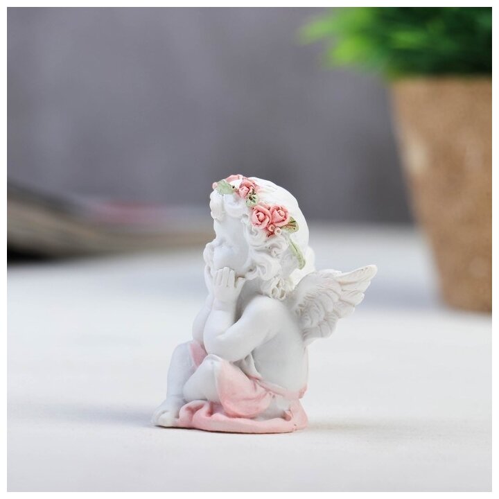 Сувенир полистоун "Малышка-ангел в платьице в розовом веночке сидит" 57х45х45 см