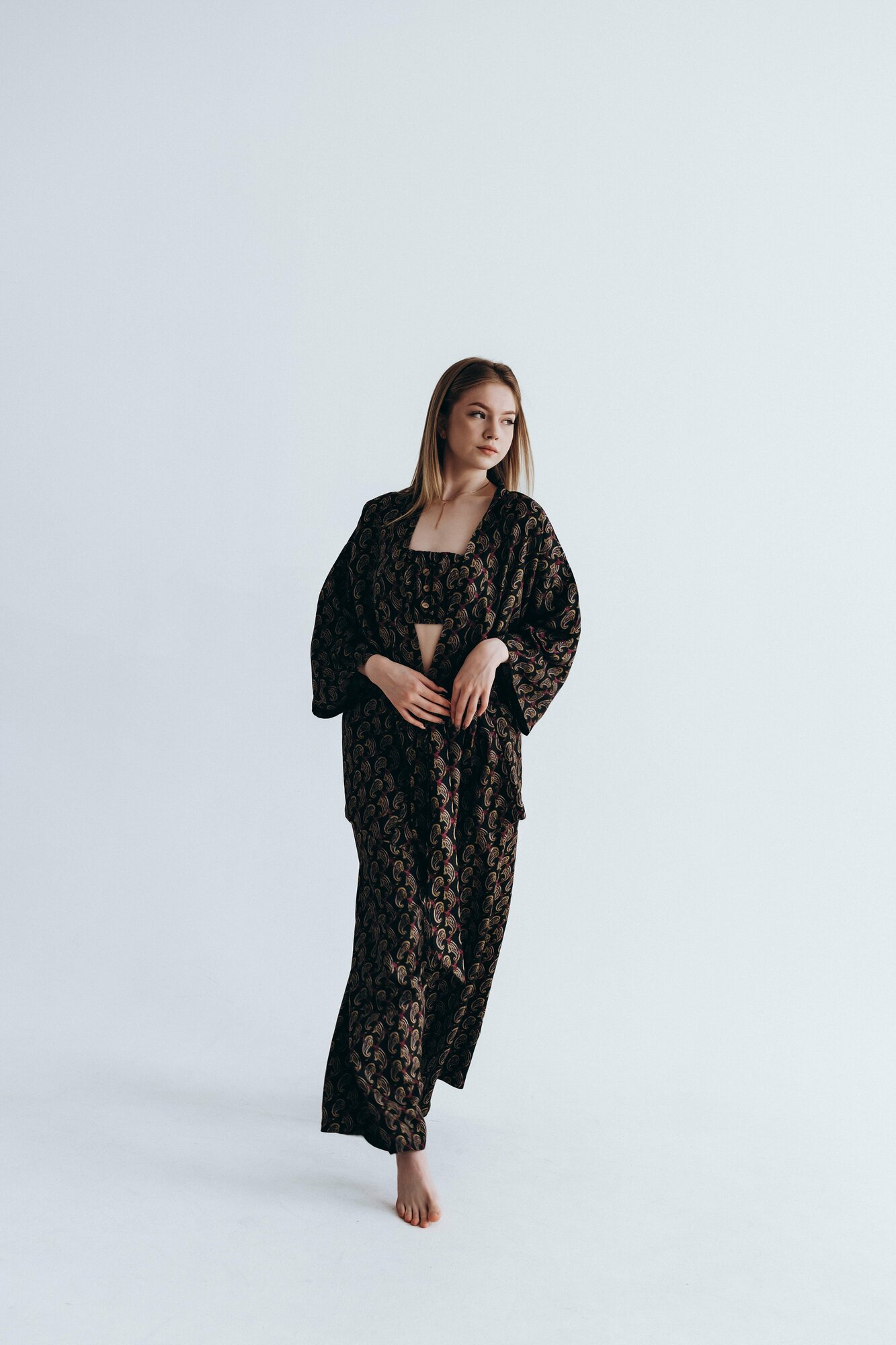 Халат шелковый, кимоно в пол, 100% шелк, черный с принтом - фотография № 4