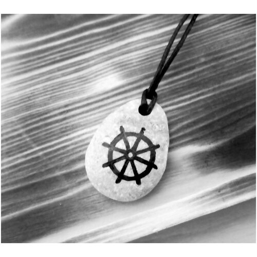 фото Кулон колесо дхармы на природном камне (буддизм, индуизм) нет бренда