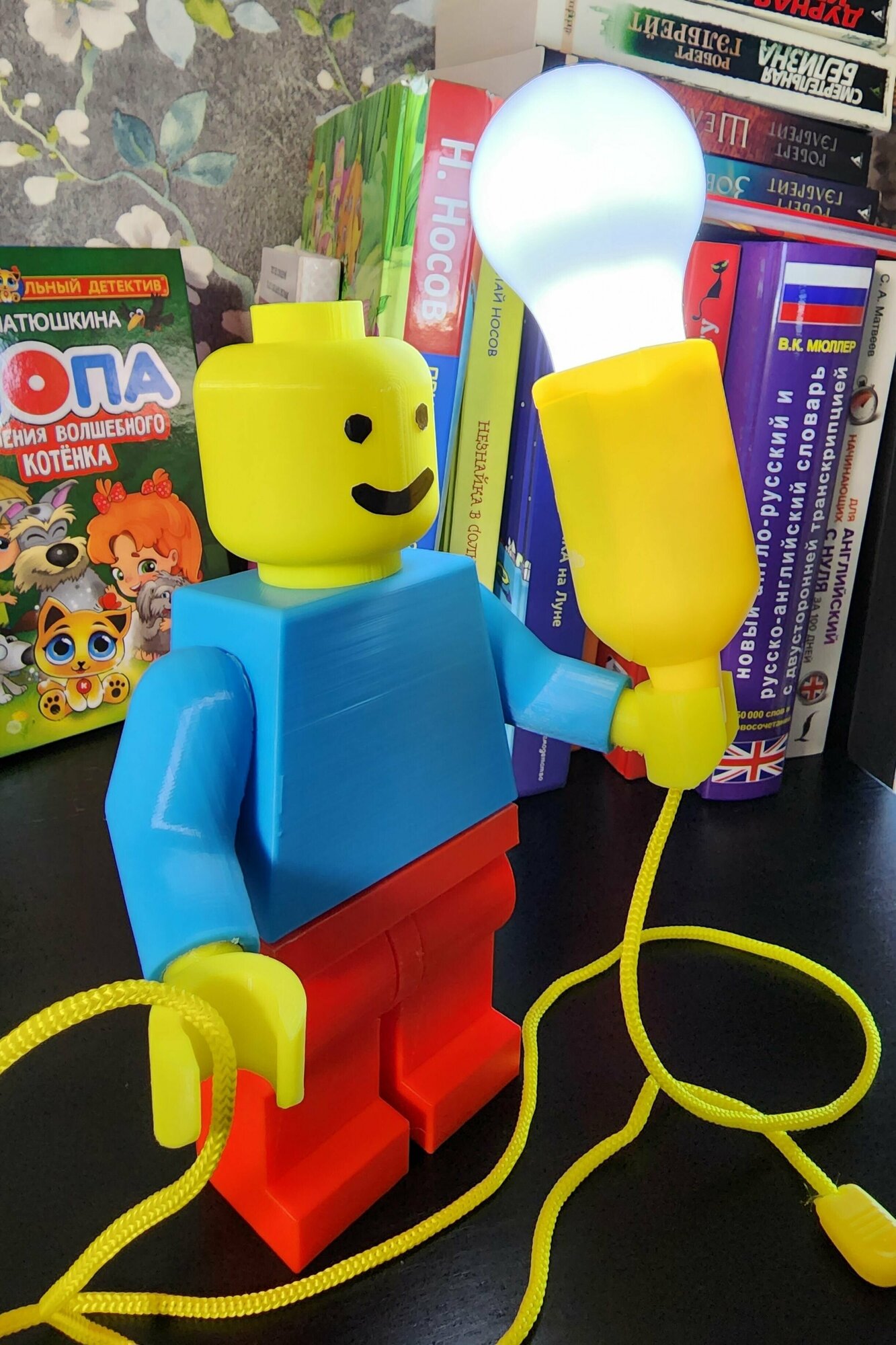 Лампа - ночник: 3 в 1 (лампа, игрушка, фонарик) в виде LEGO/Лего человечка - фотография № 7