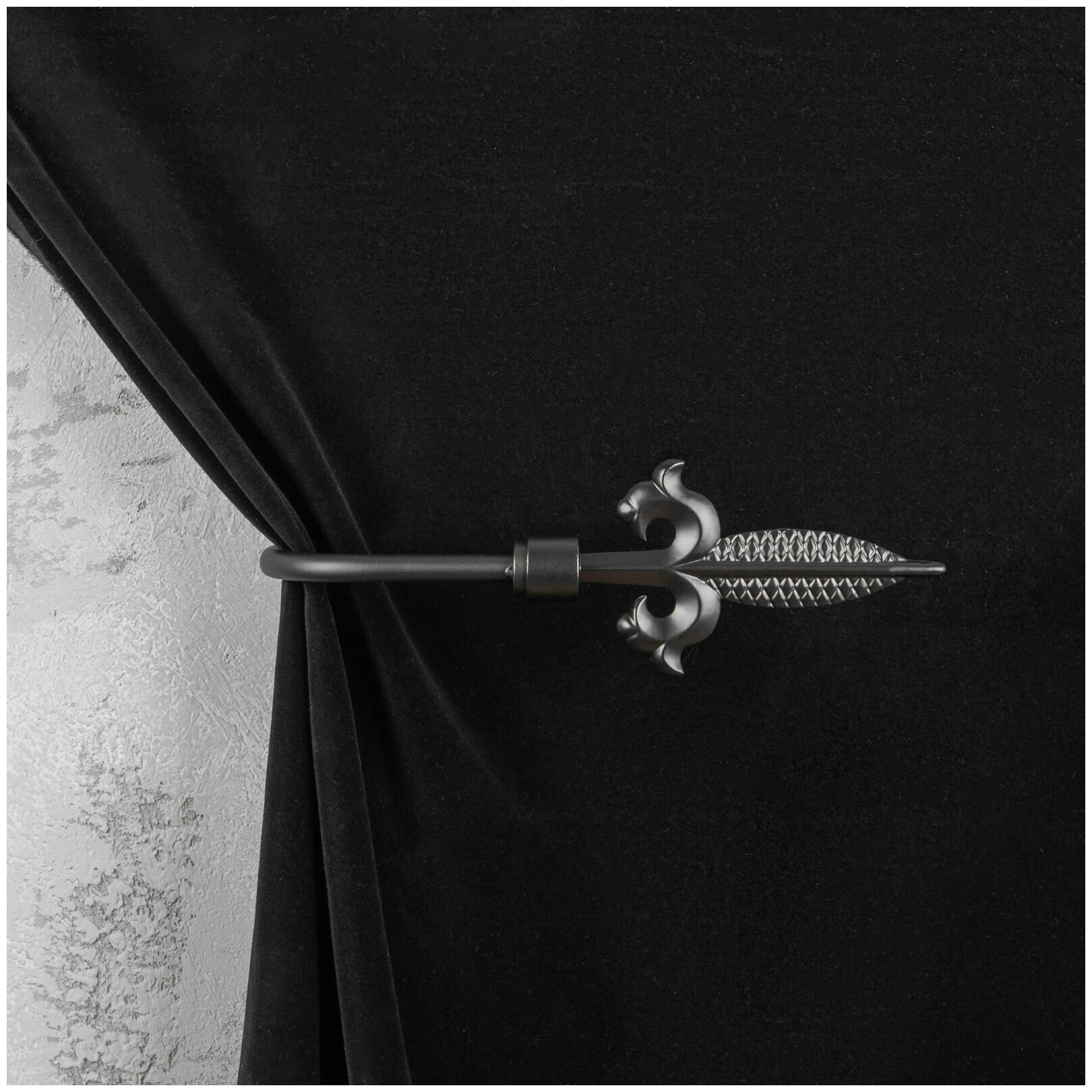 Держатель для шторы Gothic Lily Curtains Holder Black