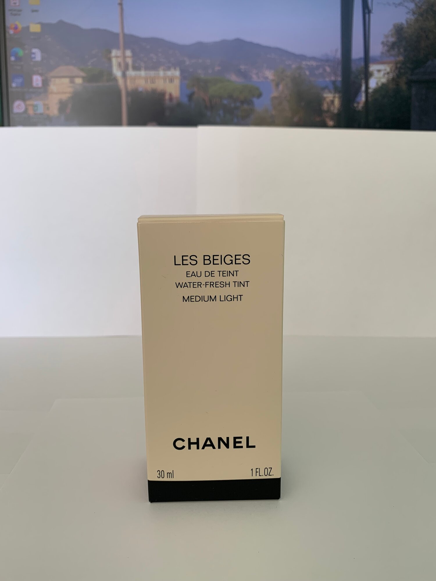 30 мл. CHANEL Les beiges eau de teint освежающий флюид-тинт С пигментами внутри микросфер MEDIUM LIGHT