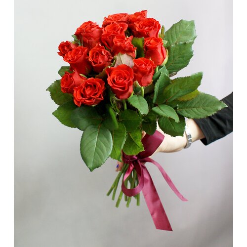 Розы красные волнистые 21 штук "Эль Торро"