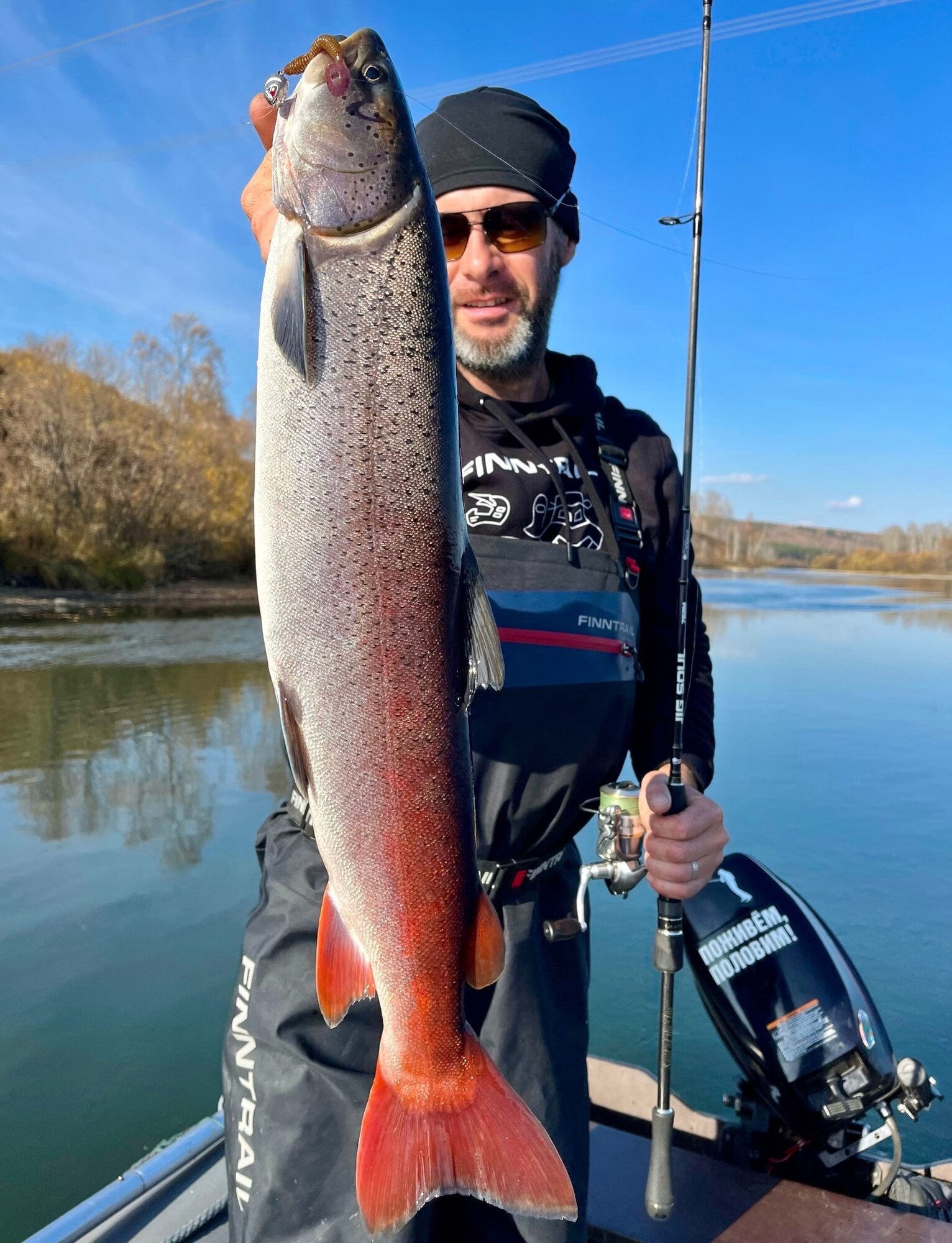 Плетёный шнур Sunline SIGLON PEx4 Dark Green 300m #1.7/30lb, с плотным плетением, с силиконовым покрытием — фото 1