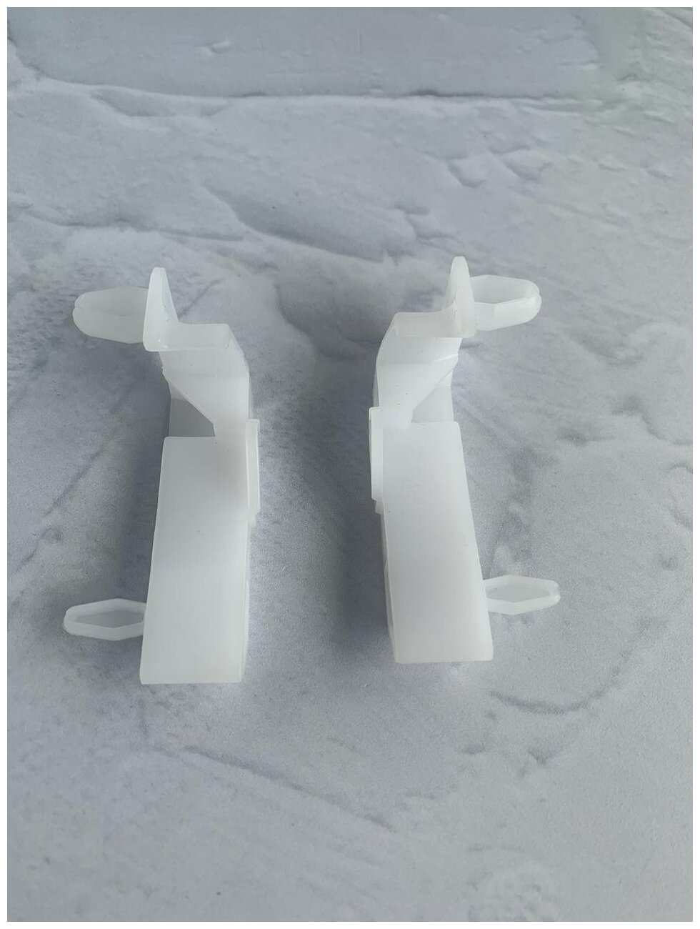Кронштейн держатель полок испарителя морозильного отделения Саратов 104 106 комплект левый + правый
