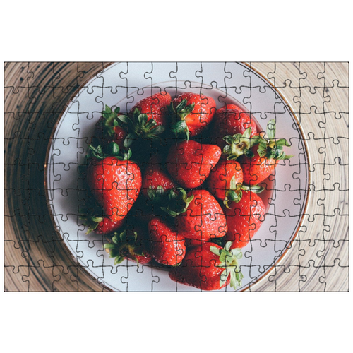 фото Магнитный пазл 27x18см."клубника, тарелка с фруктами, еда" на холодильник lotsprints