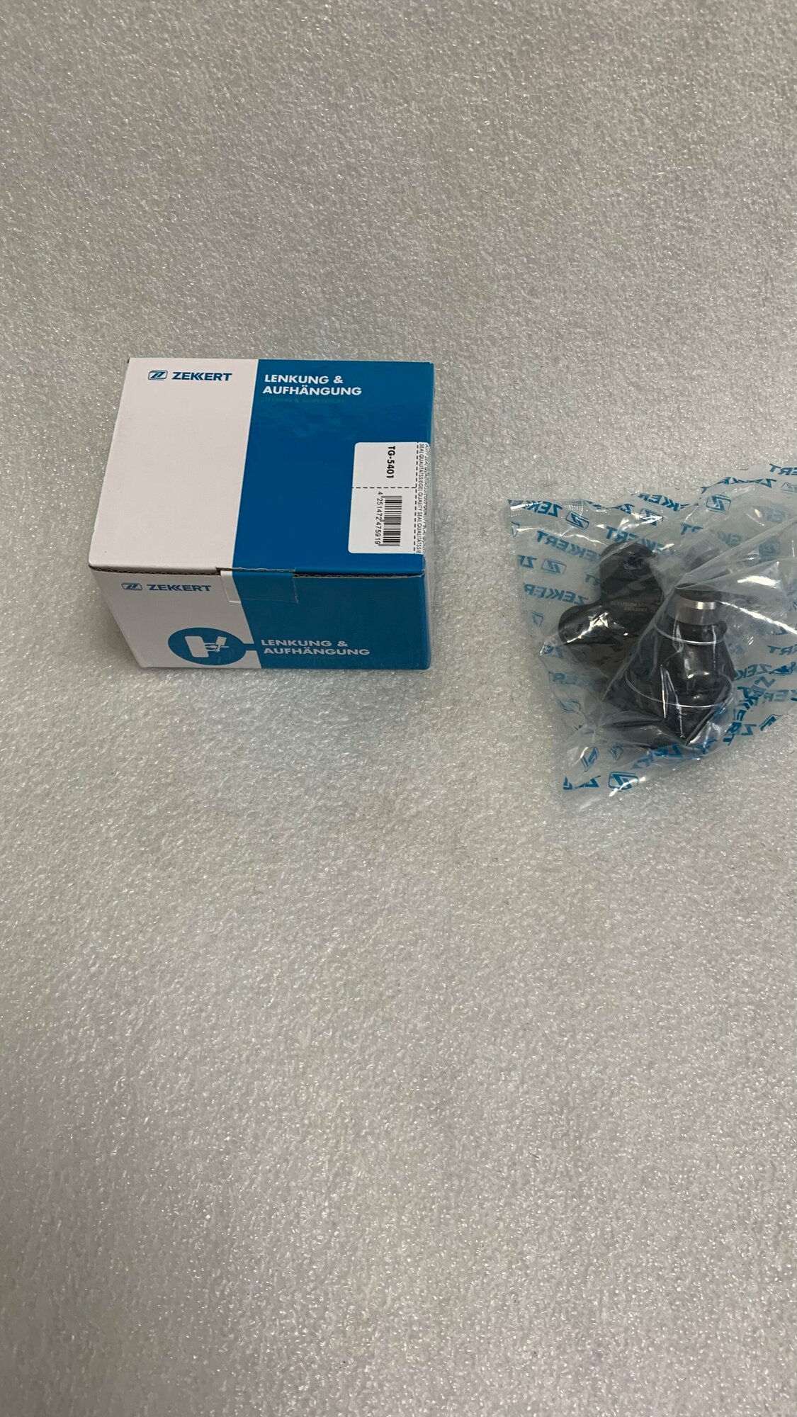 Опора шаровая перед. ниж. прав. Ford C-Max II 10-, Focus III 11-, Grand C-Max 10-
