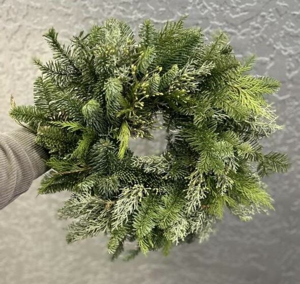 Хвойный венок из нобилиса 33 см и можжевельника на Рождество Новый год украшение интерьера