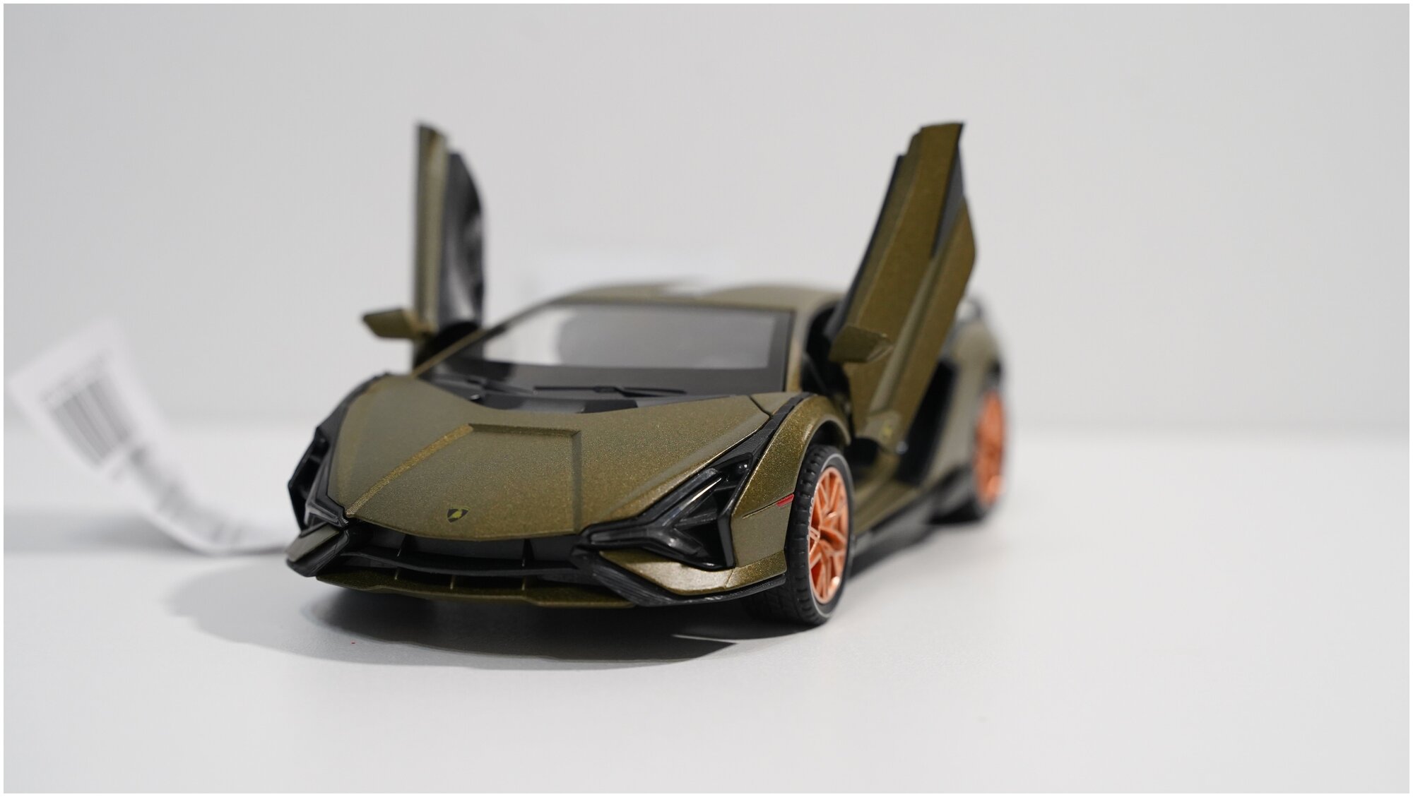 Машинка Lamborghini 1:24 с имитацией дыма