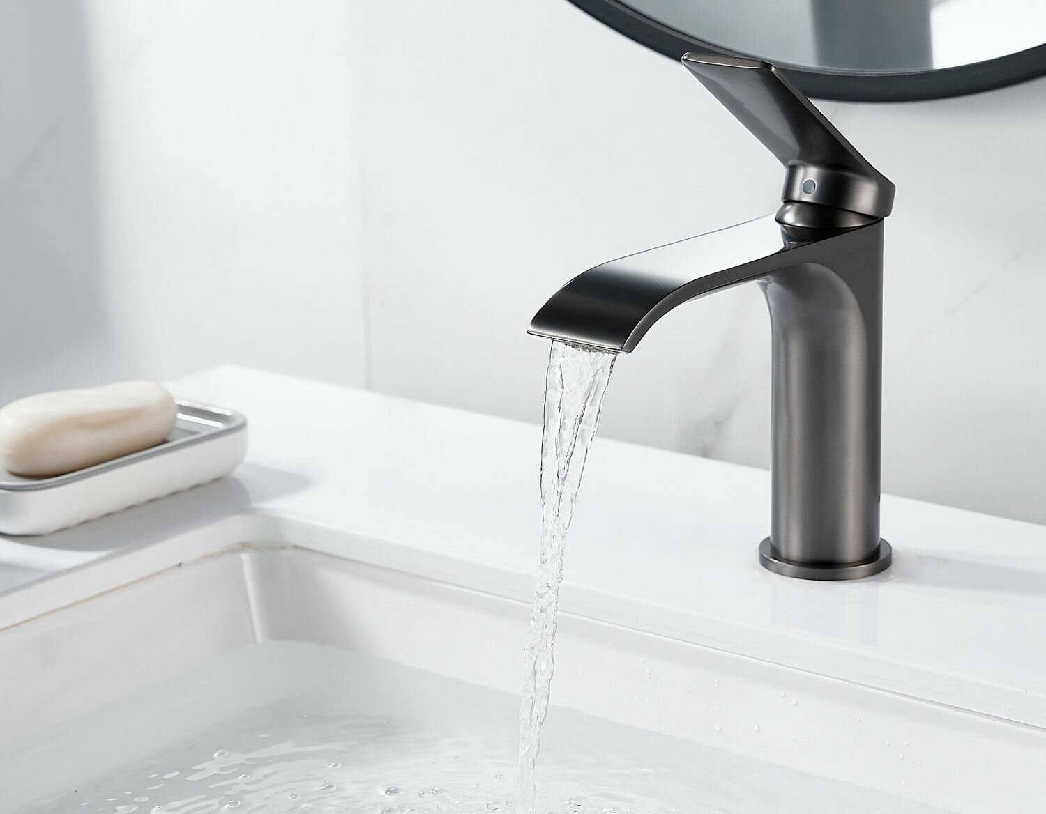 фото Смеситель для раковины Shevanik с каскадным изливом