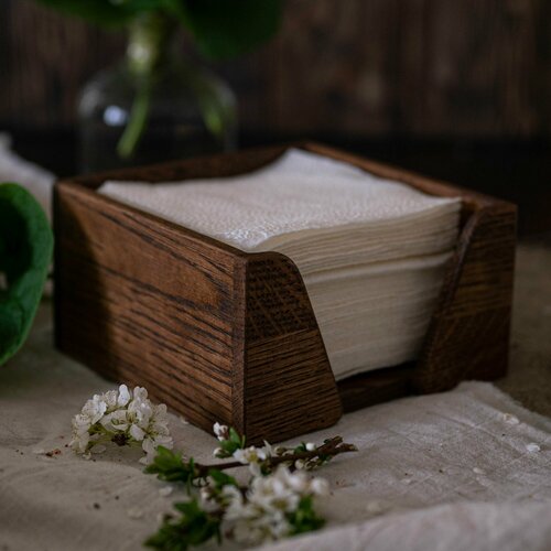 Салфетница тёмная деревянная из массива дуба 145х145х80 мм
