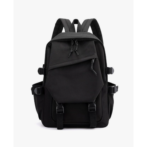 Городской молодежный рюкзак черный с геометрическим клапаном