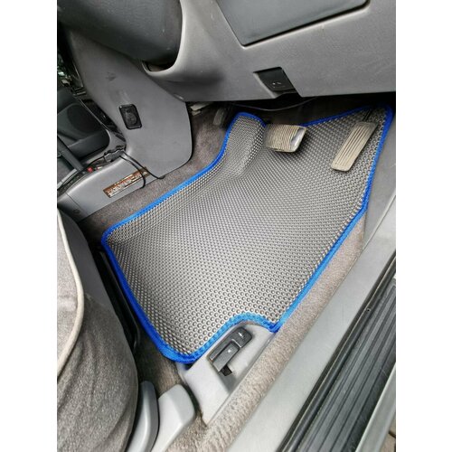 Коврики ЕВА (EVA, ЭВА, 3Д) с бортами / Geely Monjaro / Джили Манджаро левый руль 4WD /серый сота с синим кантом