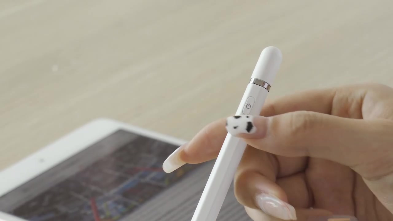 Стилус для iPad от 2018 года с Type-C зарядкой +2 наконечника, Pencil для планшета Apple с изменением толщины линии от угла наклона — фото 1
