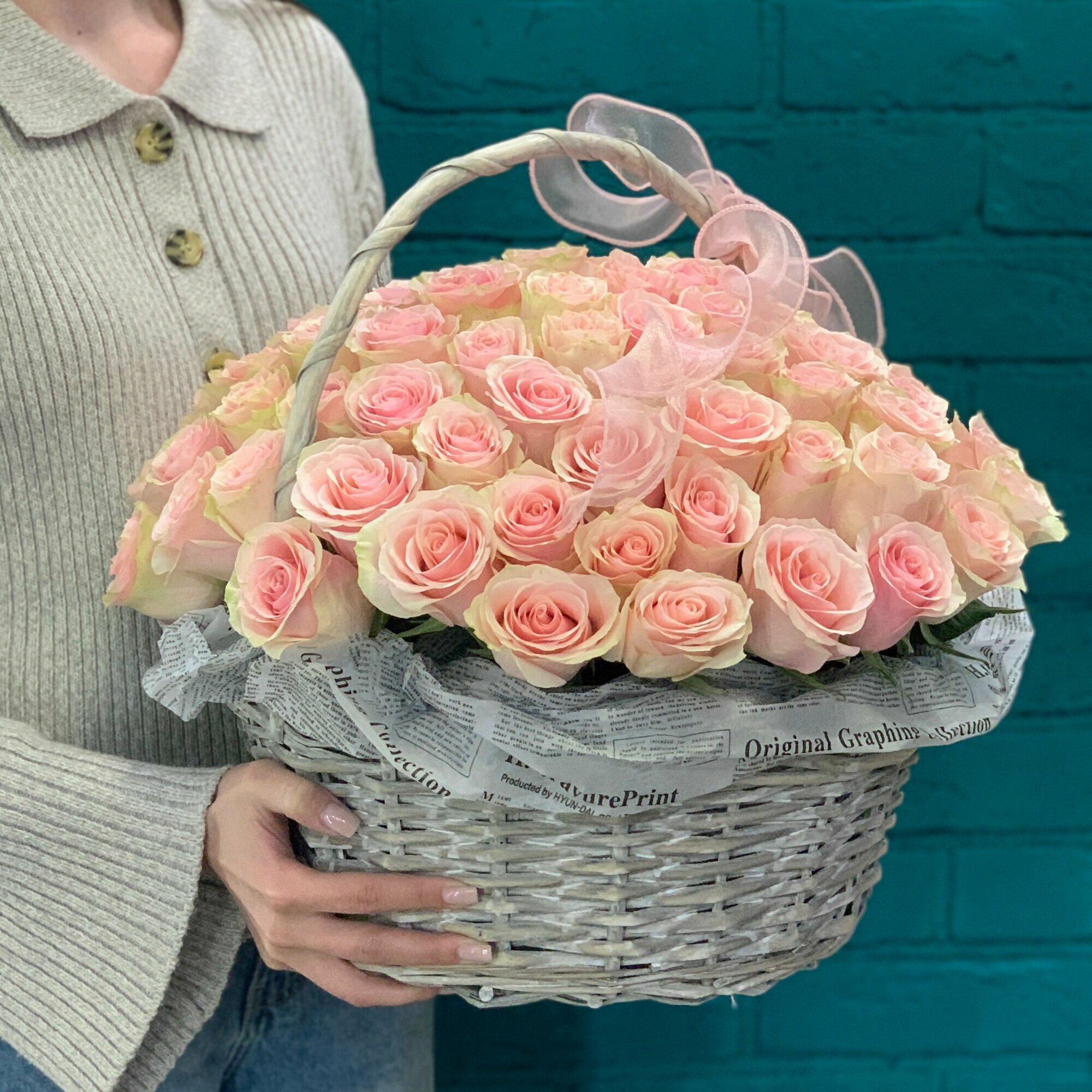 Корзина (Композиция) из 85 розовых роз