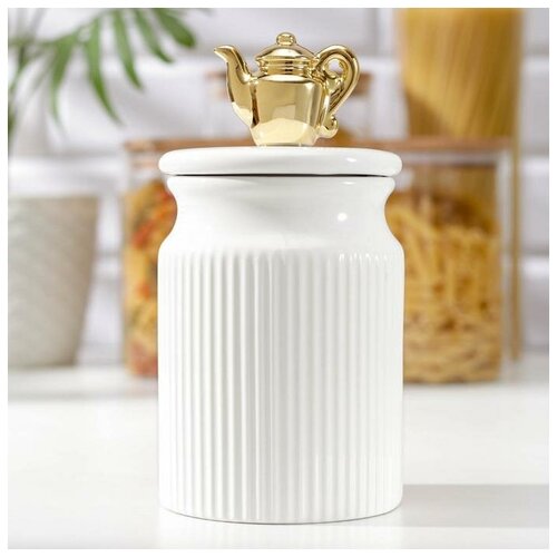 Банка керамическая для сыпучих продуктов «Золотой чайник», 10×19 см, цвет белый