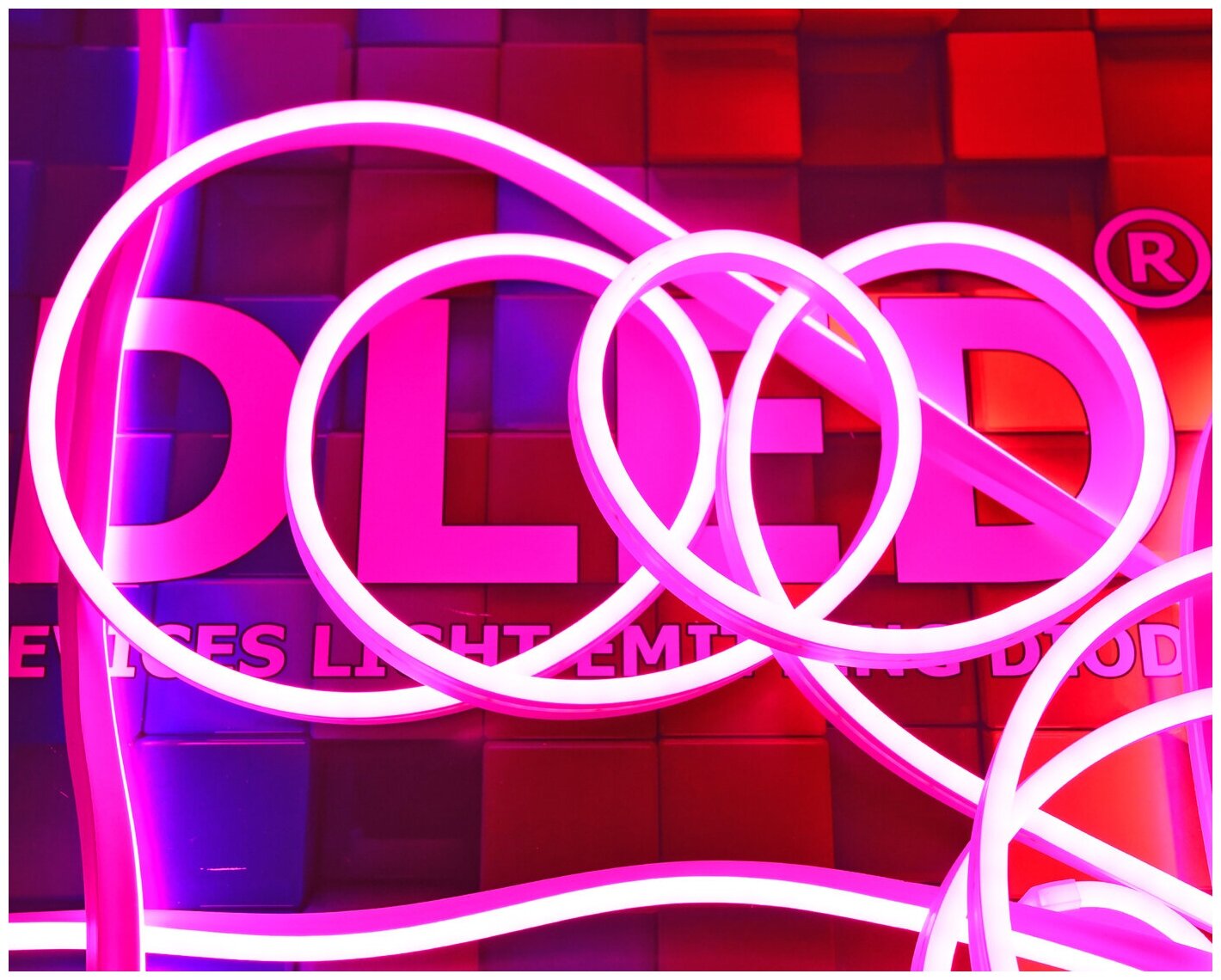 Неоновая светодиодная лента DLED 5м, 5х12мм, 220В, 120 LED/m, IP 67, гибкий неон, розовый - фотография № 4