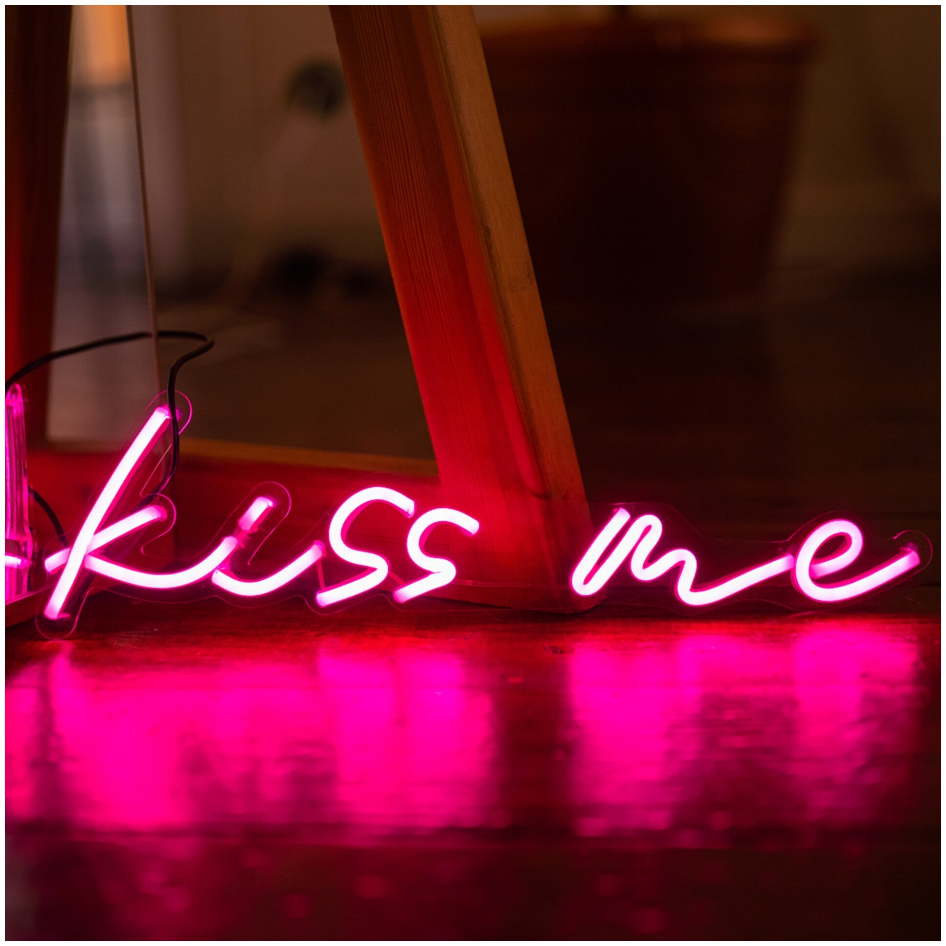 Табличка светодиодная неоновая Kiss me, 40х6 см