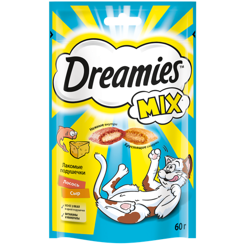 лакомство dreamies лакомые подушечки с сыром 60г Лакомство Dreamies MIX для взрослых кошек, с лососем и сыром